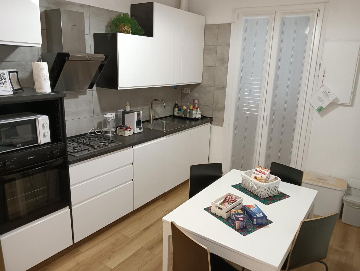 B&B Fiera Station Rooms Bologna Eksteriør bilde